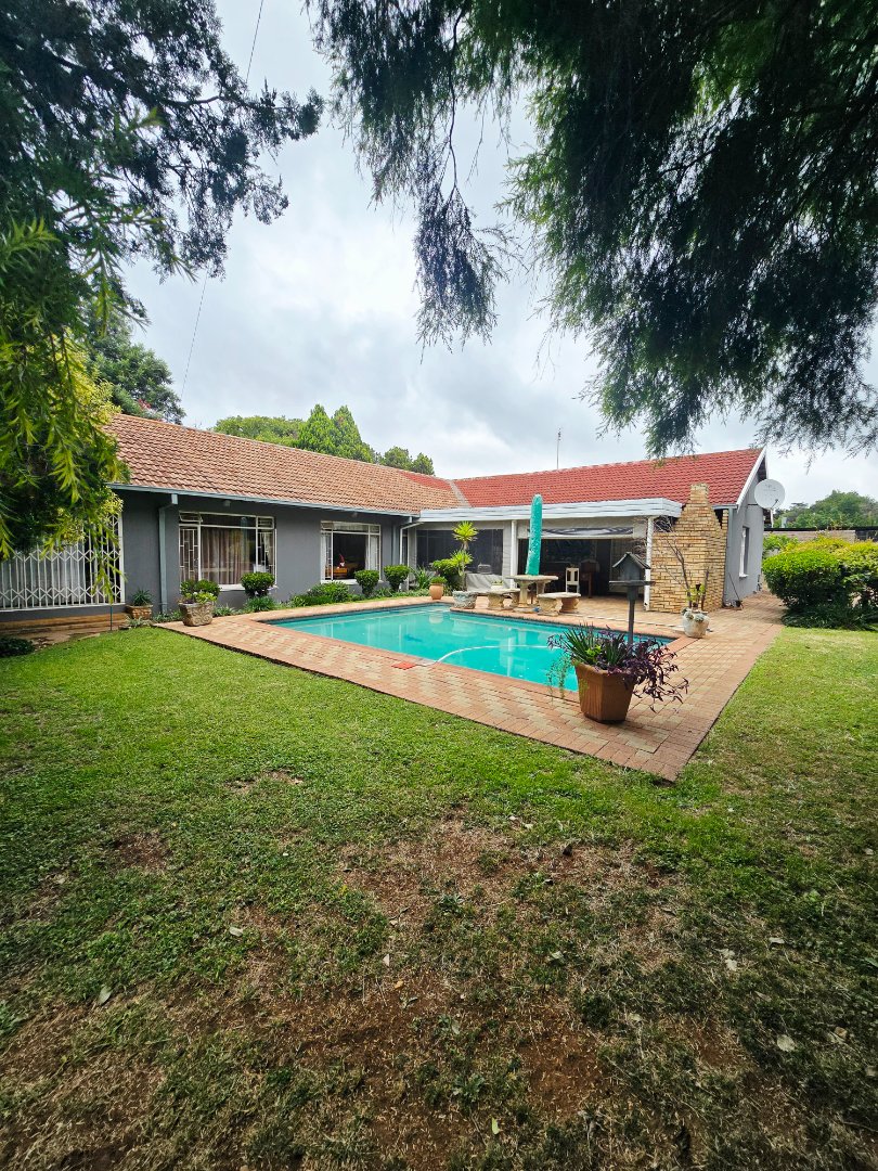 5 Bedroom Property for Sale in La Hoff North West